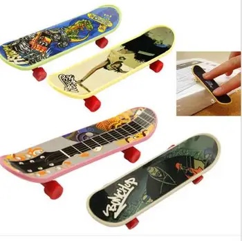 Naujas 1pcs Mini Pirštų Riedlentė Fingerboard Mini Skate Plastiko Stentai Šlapiu Pirštu Motoroleris Skate Vežti Žaidimas Žaislas Atsitiktinis